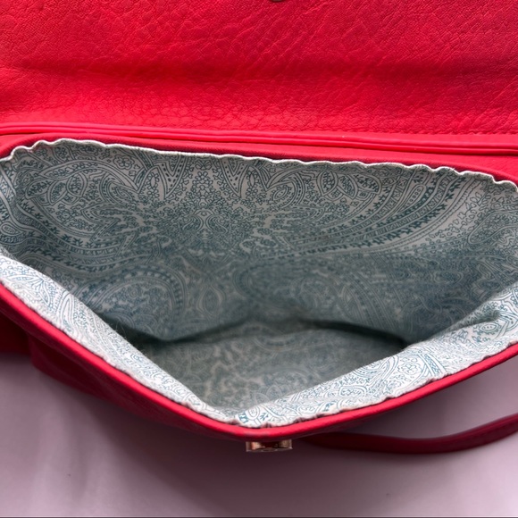 Shiraleah Red Vegan Leather Crossbody Purse - Picture 7 of 7